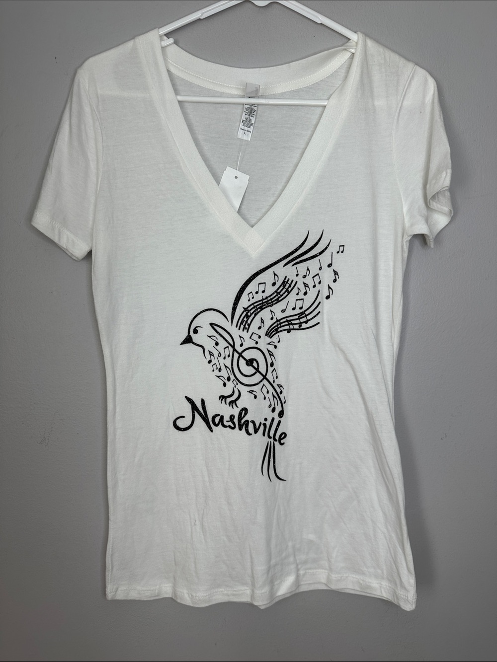 Nashville V-Neck Graphic Tee - White size L NWT